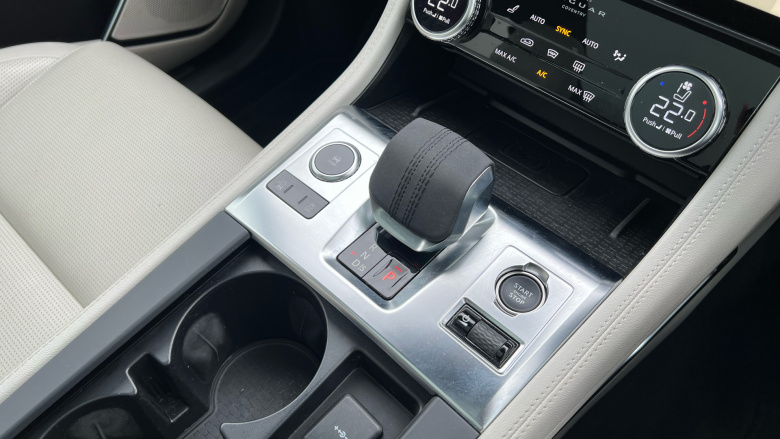 Jaguar F-Pace 2.0 D200 R-Dynamic Black 5dr Auto AWD Diesel Estate